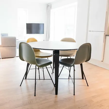 Cool 1-bed W. Private Terrace Apartment *